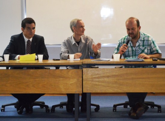 Da esquerda para a direita: vice-reitor, Ricardo Cardoso; decano do CCET, Luiz Amâncio; e presidente da ONG Iniciativa Verde, Roberto Resende (Foto: Comso) 