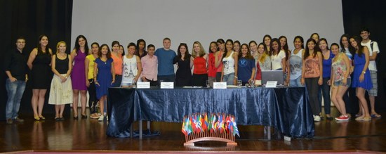 Estudantes brasileiros e estrangeiros participaram do encontro (Foto: Comso)