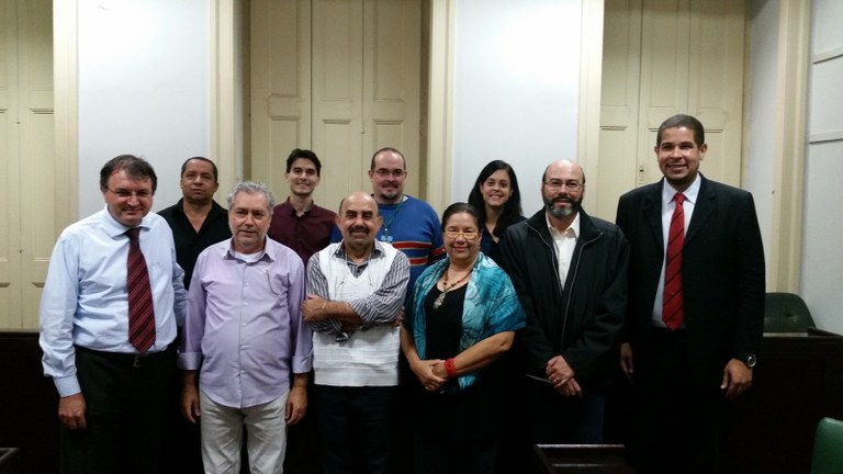 Comissão reunida na Sala dos Eméritos (Foto: Comso)