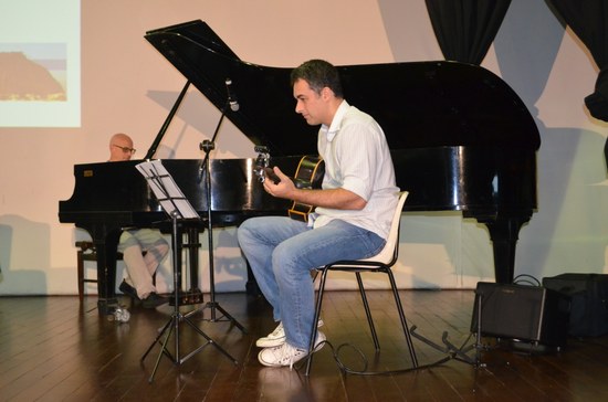 Pianista Clifford Korman e violonista Thiago Trajano se apresentaram no evento (Foto: Comso)