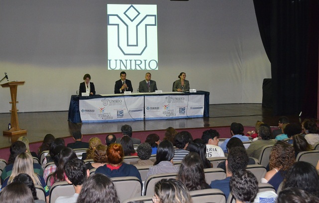Evelyn Orrico, Rcardo Cardoso, Alcides Guarino e Cláudia Aiub participam da mesa de abertura da SIA.