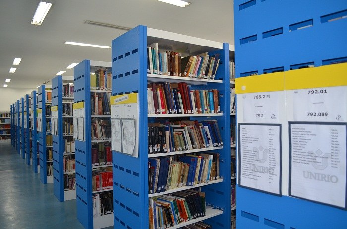 Biblioteca Central conta um acervo extenso e variado. (Foto:Comso)