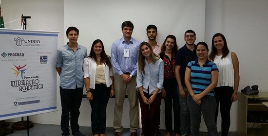 Bolsistas do Programa Jovens Talentos e o diretor de pesquisa da PROPG, Anderson Teodoro