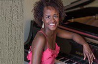 Pianista Raquel Paixão se apresenta na Sala Villa-Lobos