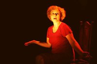Professora da Escola de Teatro encena espetáculo em homenagem a Caio Fernando Abreu