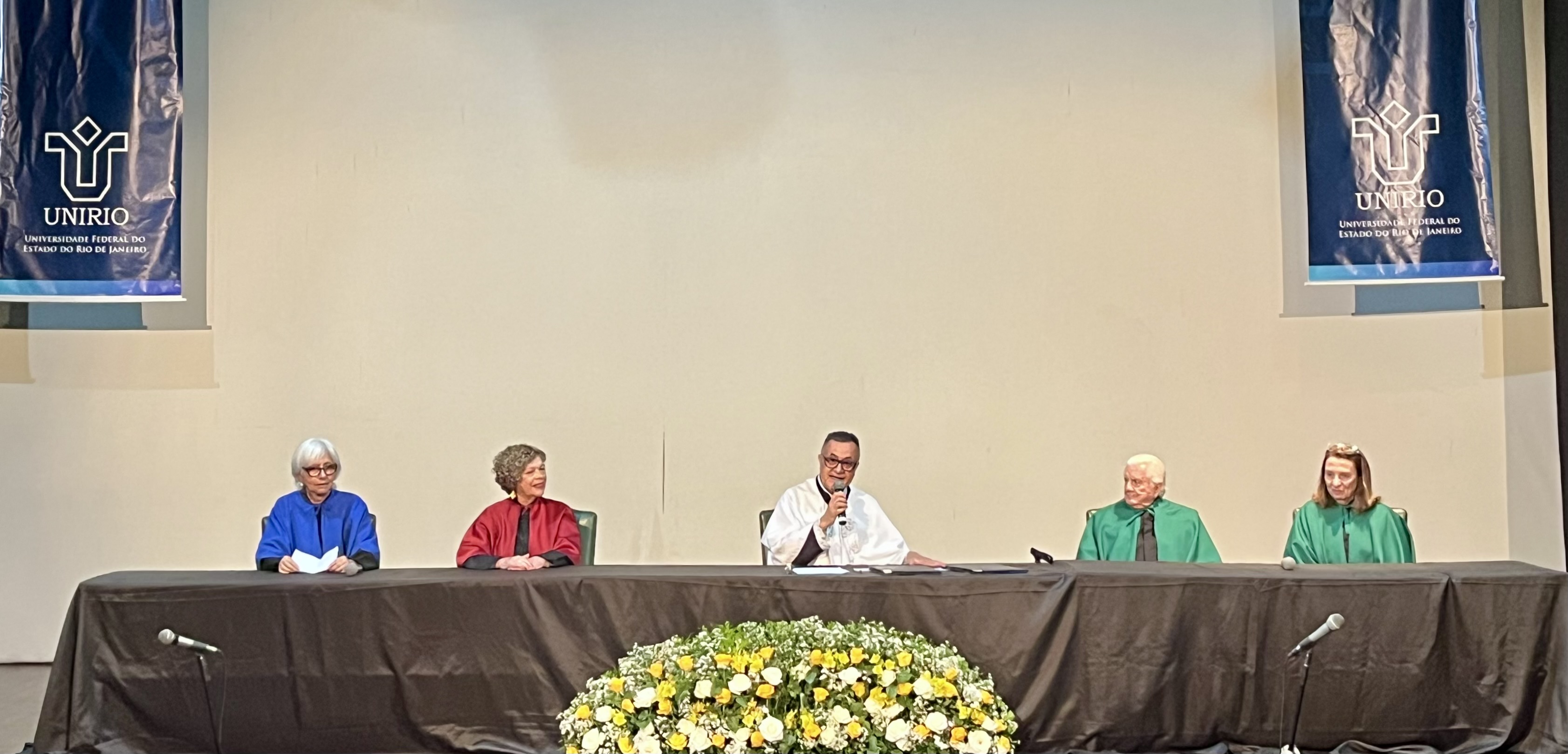 Da esquerda para a direita: Maria Tereza Serrano Barbosa, Malvina Tuttman, José da Costa, Pietro Novelino e Regina Maria Papais Alvarenga (Foto: UNIRIO/Comso)