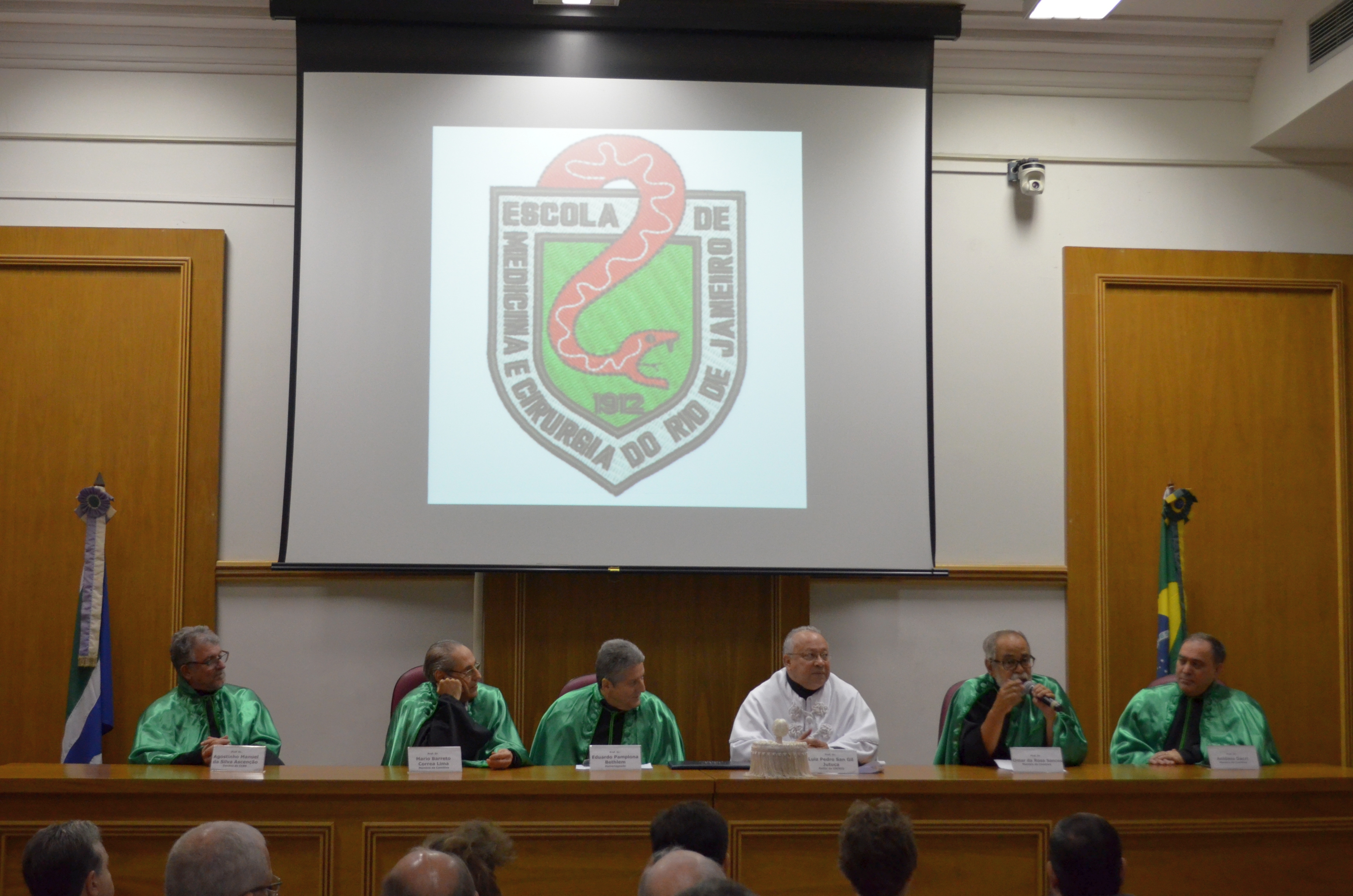 Outorga aconteceu na manhã desta quinta-feira, 11 de dezembro, no Anfiteatro Geral do Hospital Universitário Gaffrée e Guinle (Foto: Comso)