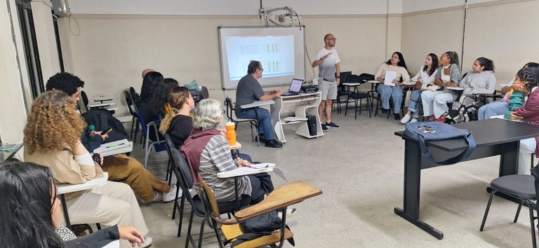 Durante o estágio na UNIRIO, Gonzalo apresentou seu projeto de pesquisa, sobre observatórios astronômicos ancestrais (Foto: Celso Sanchez)
