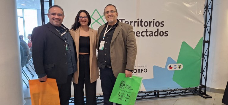 Celso Sanchez (à direita) falou sobre sociobiodiversidade em evento no Chile (Foto: Divulgação)