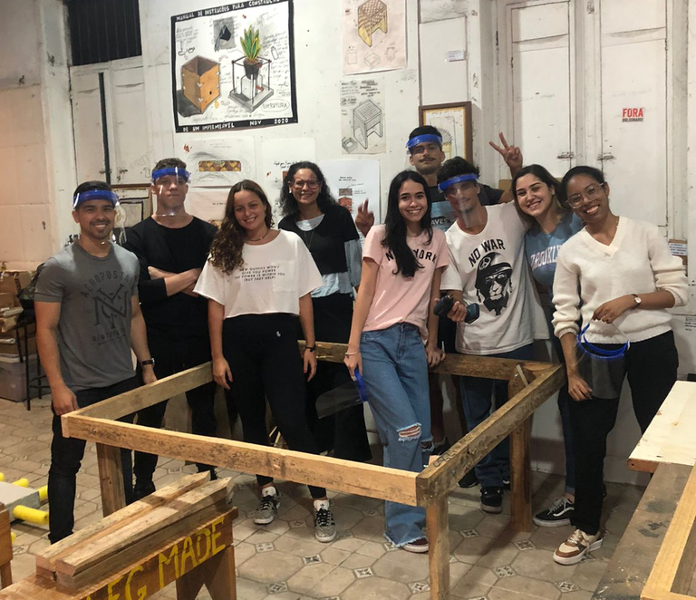 Turma da UNIRIO no Atelier Sanitário