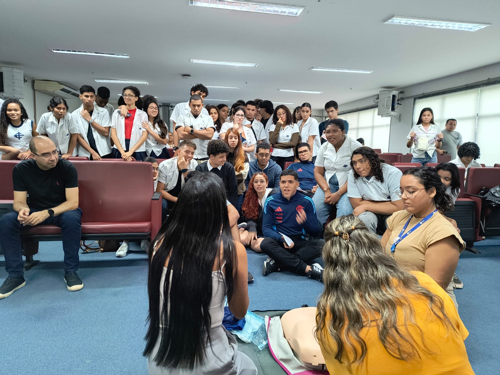 Estudantes do Iserj participam de atividade do Grupo PET Saúde