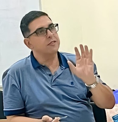 Marcelo André de Souza analisou dados oficiais para demonstrar a relação entre a distribuição geográfica de unidades escolares e os contextos territoriais (Foto: Divulgação)