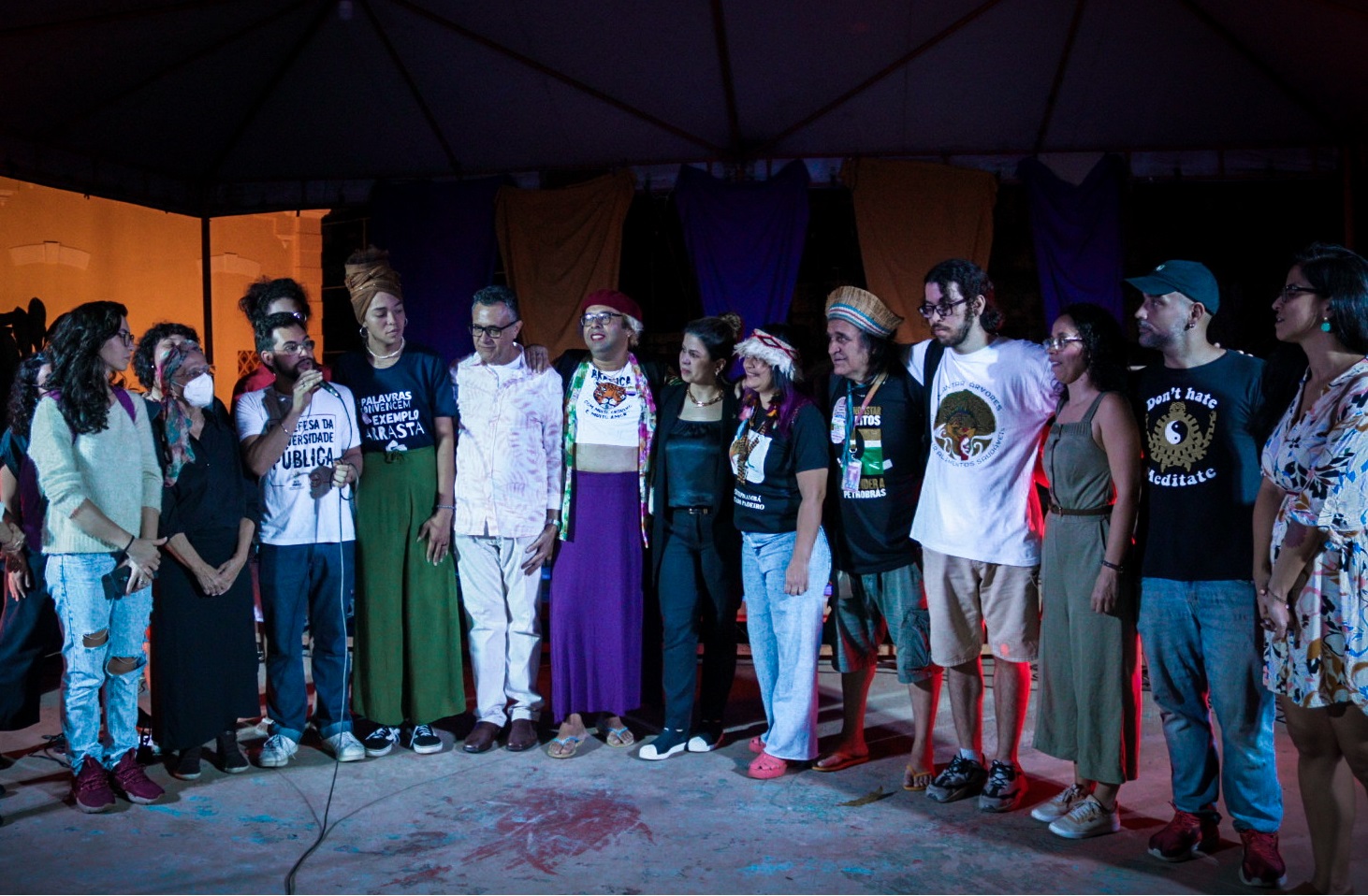 Estudantes e técnicos dão posse a Da Costa e Bruna