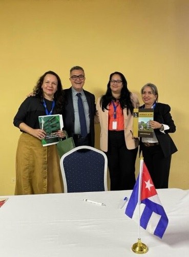 Reitor da Costa e professora Vanessa Oliveira
