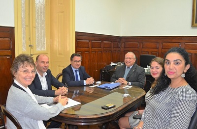 Assinatura Acordo de Cooperação Acadêmica - Unirio e Consulado da França. Foto: (Comso) 