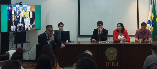 Reitor Da Costa em evento do Friperj