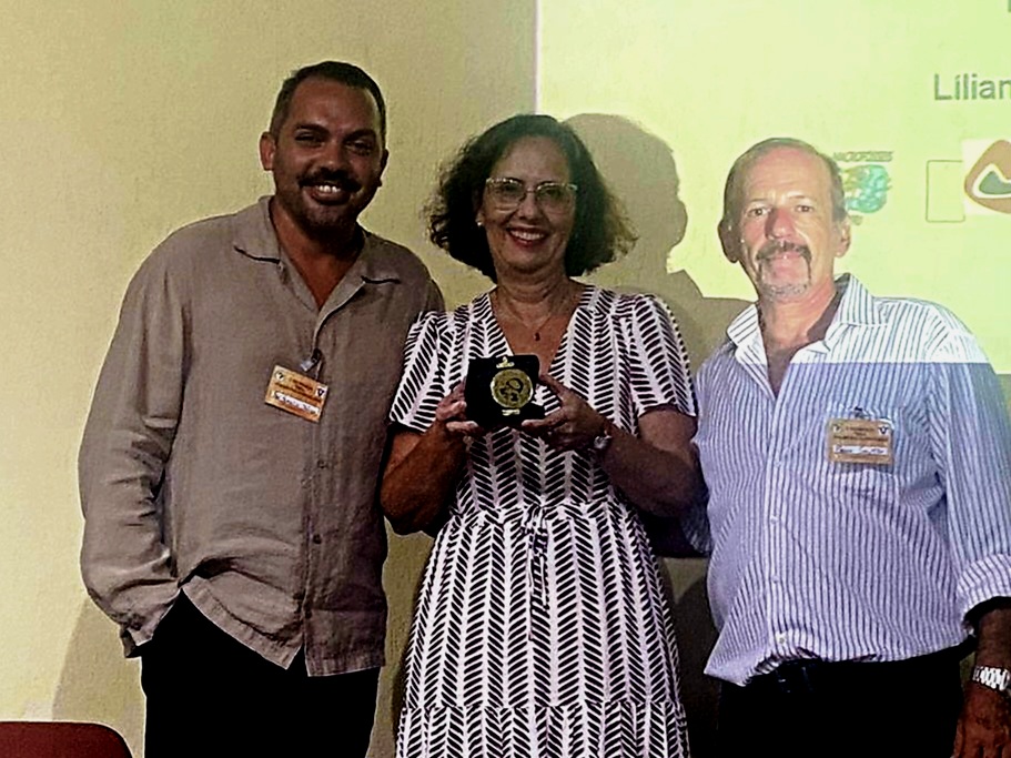 Medalha dia do Paleontólogo