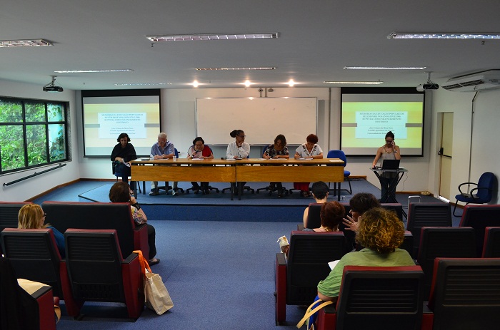 Pesquisadores apresentam trabalhos durante o seminário (Foto: Comso)