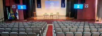 Imagem do auditório Vera Janacópulos