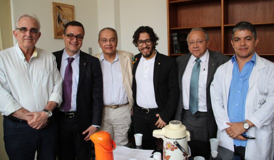 Da esquerda para a direita: Fernando Sion, José da Costa, Carlos Alberto Morais de Sá, Jean Wyllys, Luiz Pedro San Gil Jutuca e Fernando Ferry Da esquerda para a direita: Fernando Sion, José da Costa, Carlos Alberto Morais de Sá, Jean Wyllys, Luiz Pedro San Gil Jutuca e Fernando Ferry