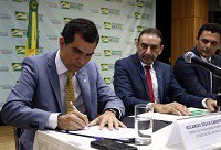 Ricardo Silva Cardoso é empossado reitor da UNIRIO Ricardo Silva Cardoso é empossado reitor da UNIRIO