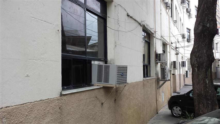 Retiradas grades das janelas do Departamento de Genética e Biologia Molecular