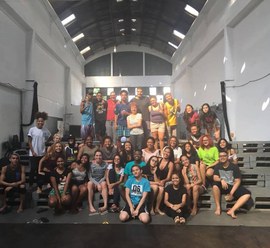 Alunos da Universidade de Michigan participam de atividades da Escola de Teatro Alunos da Universidade de Michigan participam de atividades da Escola de Teatro