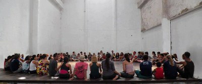 Estudantes da UNIRIO ministram oficinas de teatro em comunidades do Rio (Foto: Divulgação)