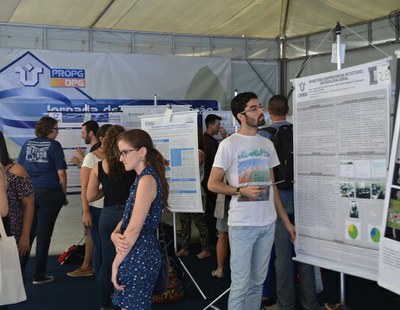 Apresentação de pôsteres de Monitoria (Foto: Comso)