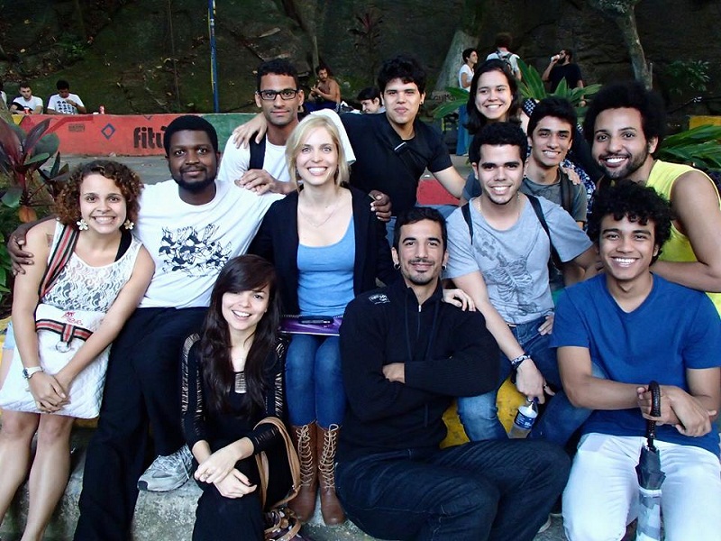 Estudantes da Universidade de Michigan visitam Escola de Teatro