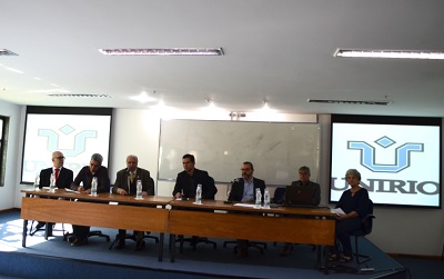 Mesa de abertura do evento, presidida pelo reitor Ricardo Cardoso (Foto: Comso)