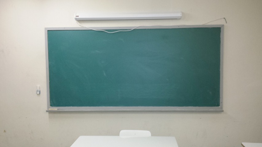 Instalada tela elétrica de projeção na sala A-516