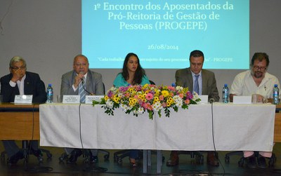 Estiveram na mesa de abertura dirigentes da UNIRIO e representantes das associações de classe (Foto: Comso)