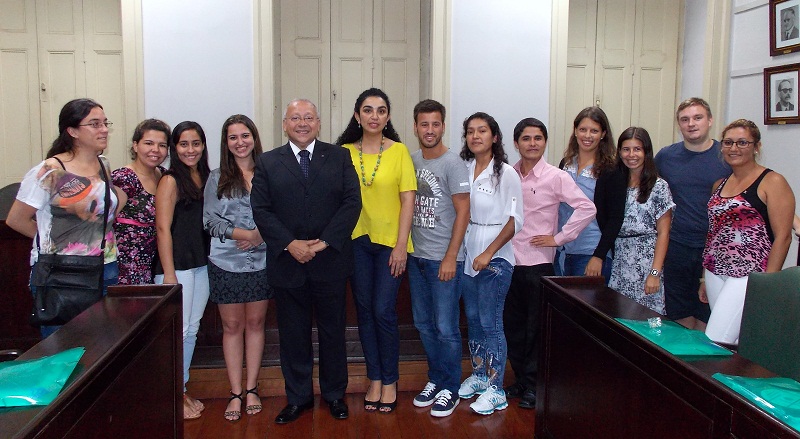 Intercambistas foram recebidos pelo reitor e pela equipe da Coordenação de Relações Internacionais (Foto: CRI)