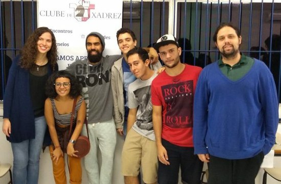 Equipe de xadrez da UNIRIO. Da esquerda para a direita: Nathalia Batista (Pedagogia), Cahrolina Noddenn (Museologia), Bruno Pinto, João Pedro Porto, Matheus Carvalho e Igor Dorbação (Sistemas de Informação) e José Ricardo Monteiro (Composição Musical).Fonte: Site do Clube do Xadrez da UNIRIO. Equipe de xadrez da UNIRIO. Da esquerda para a direita: Nathalia Batista (Pedagogia), Cahrolina Noddenn (Museologia), Bruno Pinto, João Pedro Porto, Matheus Carvalho e Igor Dorbação (Sistemas de Informação) e José Ricardo Monteiro (Composição Musical).Fonte: Site do Clube do Xadrez da UNIRIO.
