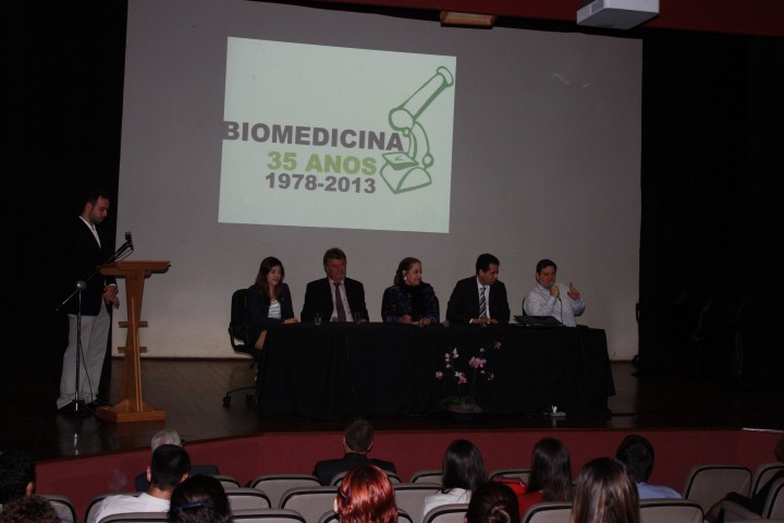 Curso de Biomedicina comemora 35 anos de sua criação em sessão solene