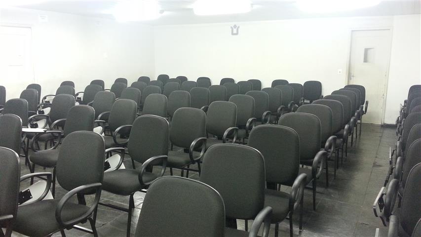 Instaladas novas carteiras na sala G-101