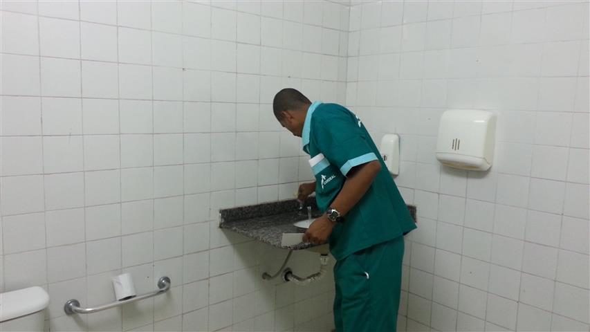 Realizada vistoria de banheiros dos Blocos A, D e F - recuperação funcional ocorrerá brevemente