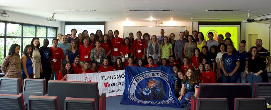 Participantes discutiram sobre turismo como atividade econômica, campo de atuação profissional e área de ensino e pesquisa (Foto: Comso)