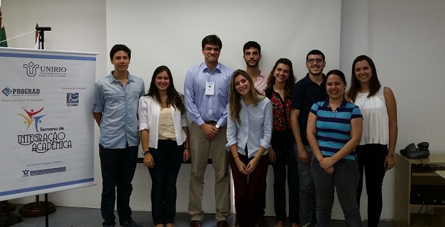 Bolsistas do Programa Jovens Talentos e o diretor de pesquisa da PROPG, Anderson Teodoro