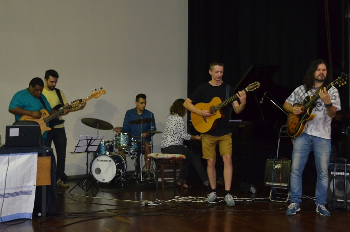 O Grupo Swing Lab, projeto de Cultura da UNIRIO, se apresentou na abertura do evento. (Foto: Comso)