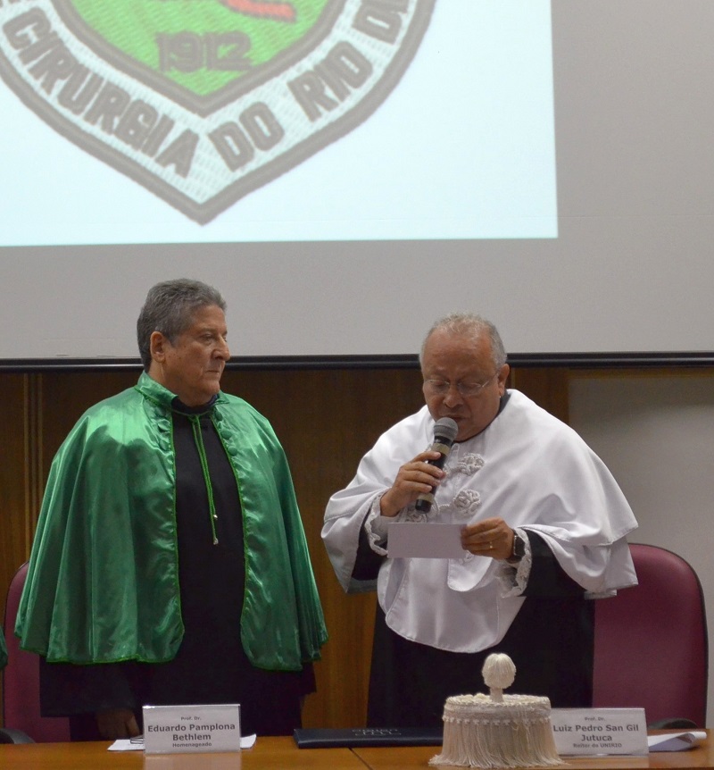 Docente Eduardo Pamplona Bethlem, da Escola de Medicina e Cirurgia, recebe título de professor emérito