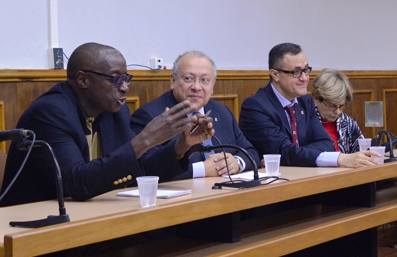 Professores e dirigentes da UNIRIO se reúnem com comitiva da Universidade Pedagógica de Moçambique