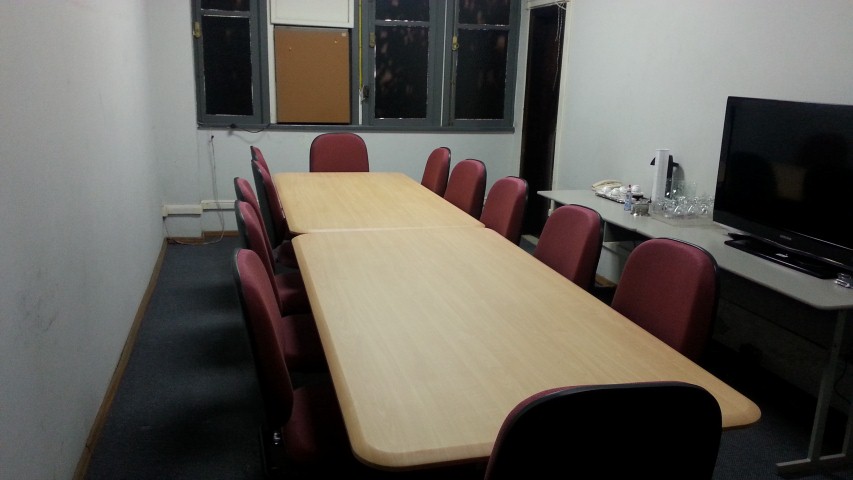 Recebidas novas mesas para a sala de Reuniões - A-206
