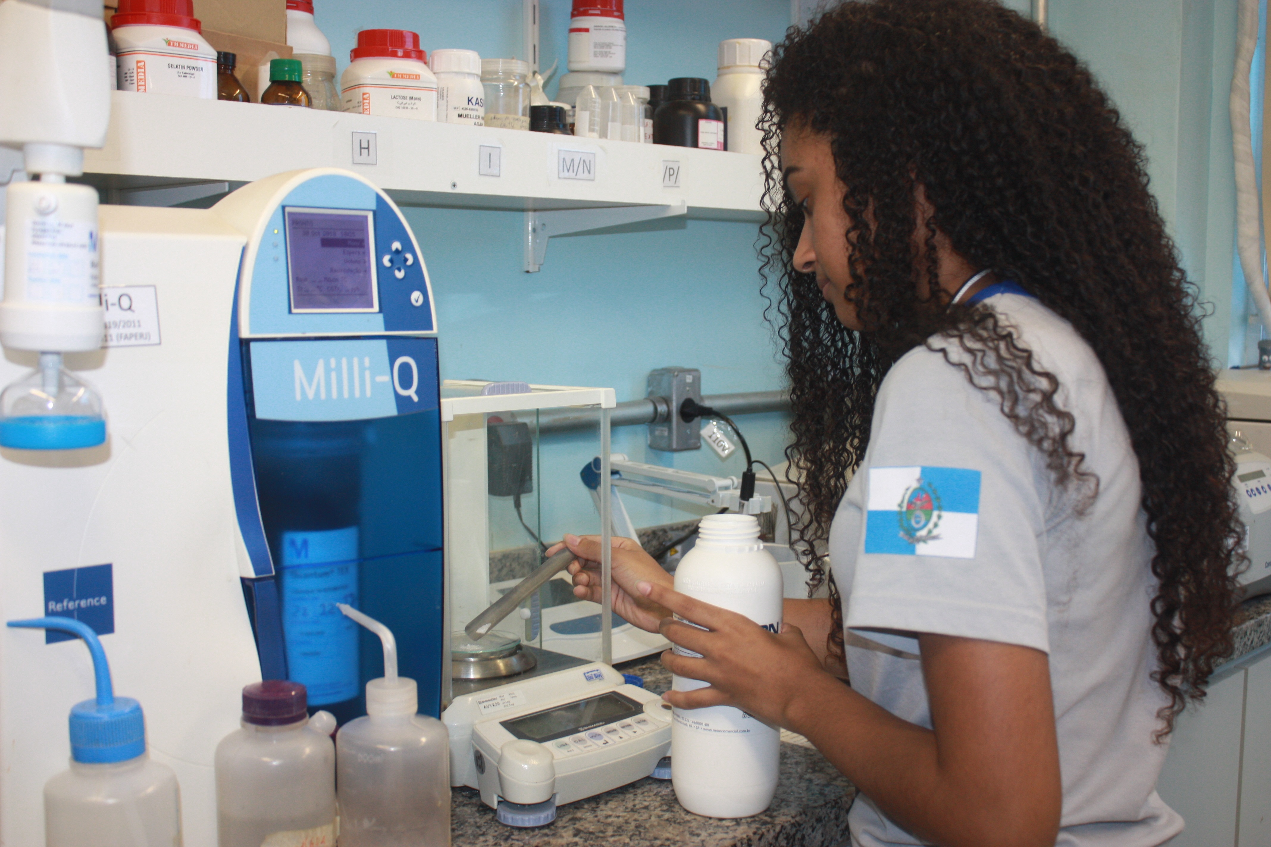 Projeto Cientistas Por Um Dia trás alunos do Ensino Médio público para visitar laboratórios do IB