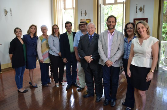 Assinatura de acordo reuniu representantes da UNIRIO e do Inpuc (Foto: Comso)