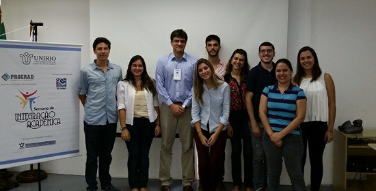 Bolsistas do Programa Jovens Talentos e o diretor de pesquisa da PROPG, Anderson Teodoro