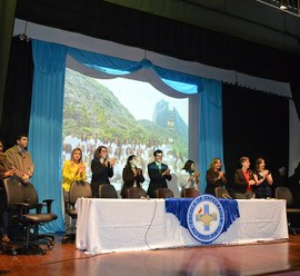 Escola de Enfermagem realiza evento para entrega de insígnias