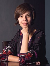 Escritora Veronica Stigger ministra conferência sobre a artista francesa Sophie Calle e a construção de narrativas