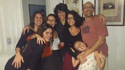 Adrianne e família